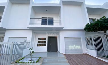 Se vende casa de dos pisos en Portal de la Candelaria Montería