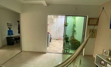 Casa de 2 pisos en conjunto cerrado en Montería: 3 habitaciones con terraza.