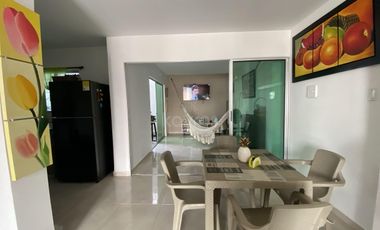 Casa de 2 pisos en conjunto cerrado en Montería: 3 habitaciones con terraza.
