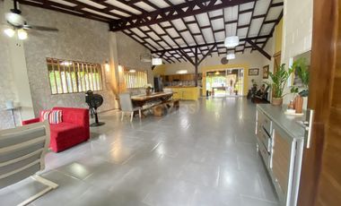 Casa campestre de lujo en Guayacanes Carrizal: 1,070 m² con piscina privada, zona BBQ y kiosco amplio