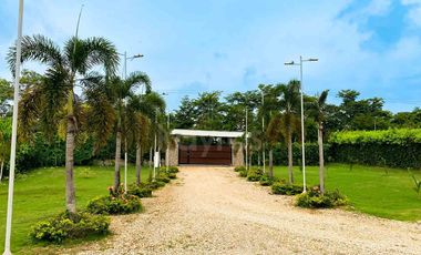 Finca campestre de lujo en Ciénaga de Oro: Área de 10,000 m², piscina privada y zona BBQ