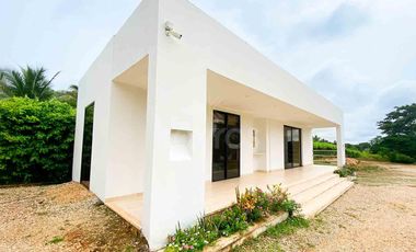 Finca campestre de lujo en Ciénaga de Oro: Área de 10,000 m², piscina privada y zona BBQ