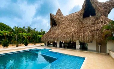 Finca campestre de lujo en Ciénaga de Oro: Área de 10,000 m², piscina privada y zona BBQ