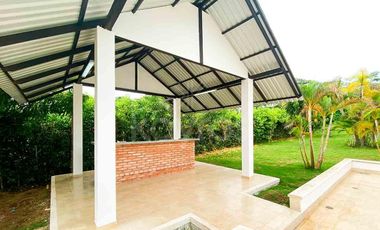 Finca campestre de lujo en Ciénaga de Oro: Área de 10,000 m², piscina privada y zona BBQ