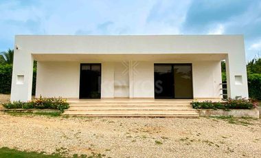 Finca campestre de lujo en Ciénaga de Oro: Área de 10,000 m², piscina privada y zona BBQ