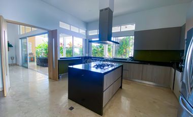 Casa de un piso en Venta en Malibú, Montería: 1263 m² con Piscina y Jacuzzi