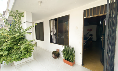 Vive en el Corazón de Montería: Casa Esquinera con Patio y Terraza