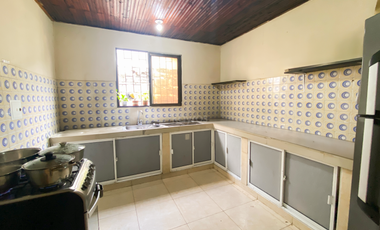 Vive en el Corazón de Montería: Casa Esquinera con Patio y Terraza