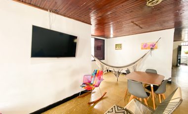 Vive en el Corazón de Montería: Casa Esquinera con Patio y Terraza