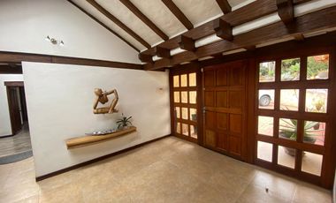 Arriendo - Espectacular casa de lujo en Sindamanoy, Chía