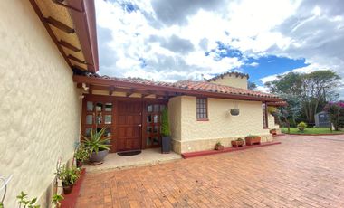 Arriendo - Espectacular casa de lujo en Sindamanoy, Chía