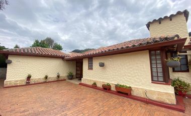 Arriendo - Espectacular casa de lujo en Sindamanoy, Chía