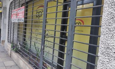 LOCAL EN ALQUILER. 122 MTS. SOTANO Y PATIO. APTO TODO RUBRO. AV. JUAN B. JUSTO 3800. PATERNAL