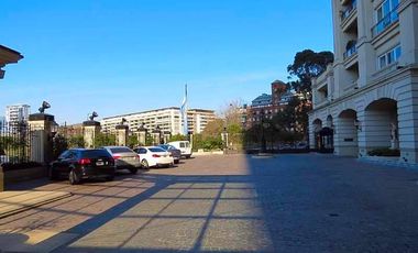 Alquiler 4 ambientes con dependencia. Amoblado. CHATEAU Puerto Madero. 2 cocheras.