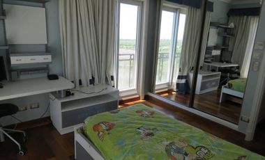 Alquiler 4 ambientes con dependencia. Amoblado. CHATEAU Puerto Madero. 2 cocheras.