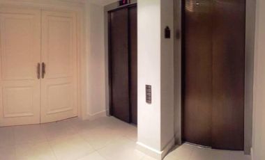 Alquiler 4 ambientes con dependencia. Amoblado. CHATEAU Puerto Madero. 2 cocheras.