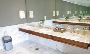 Alquiler 4 ambientes con dependencia. Amoblado. CHATEAU Puerto Madero. 2 cocheras.