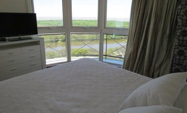 Alquiler 4 ambientes con dependencia. Amoblado. CHATEAU Puerto Madero. 2 cocheras.