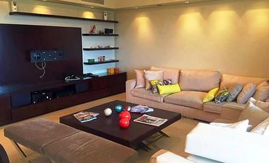 Alquiler 4 ambientes con dependencia. Amoblado. CHATEAU Puerto Madero. 2 cocheras.