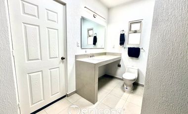 Casa en venta en Alta California- Dentro de coto, con excedente lateral