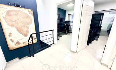 Casa en venta en Alta California- Dentro de coto, con excedente lateral