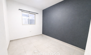 Casa en venta en Alta California- Dentro de coto, con excedente lateral