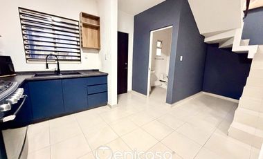 Casa en venta en Alta California- Dentro de coto, con excedente lateral