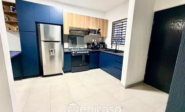Casa en venta en Alta California- Dentro de coto, con excedente lateral