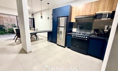 Casa en venta en Alta California- Dentro de coto, con excedente lateral