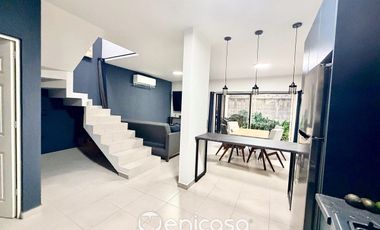 Casa en venta en Alta California- Dentro de coto, con excedente lateral