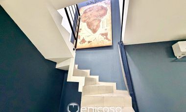 Casa en venta en Alta California- Dentro de coto, con excedente lateral