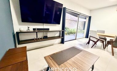 Casa en venta en Alta California- Dentro de coto, con excedente lateral