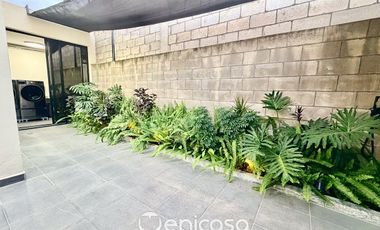 Casa en venta en Alta California- Dentro de coto, con excedente lateral