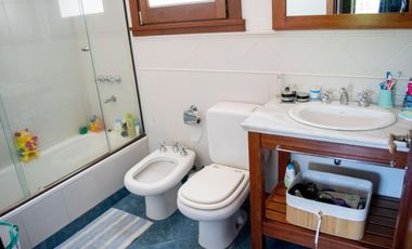 Casa de 6 ambientes en alquiler temporario en Beccar