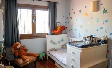 Casa de 6 ambientes en alquiler temporario en Beccar