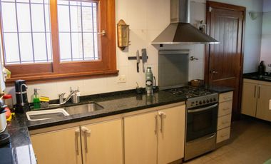 Casa de 6 ambientes en alquiler temporario en Beccar