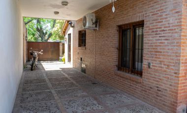 Casa de 6 ambientes en alquiler temporario en Beccar