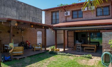 Casa de 6 ambientes en alquiler temporario en Beccar