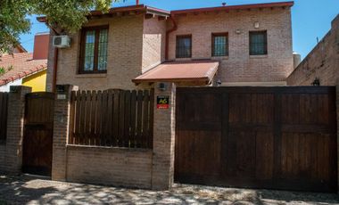 Casa de 6 ambientes en alquiler temporario en Beccar
