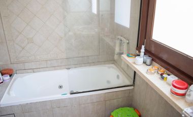 Casa de 6 ambientes en alquiler temporario en Beccar