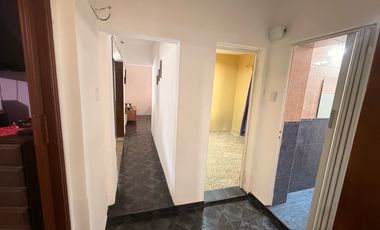 VENTA Casa interna, 3 dormitorios, patio y quincho con parrillero