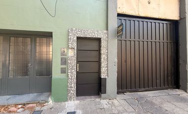 VENTA Casa interna, 3 dormitorios, patio y quincho con parrillero