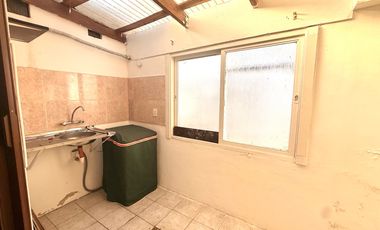VENTA Casa interna, 3 dormitorios, patio y quincho con parrillero