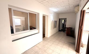 VENTA Casa interna, 3 dormitorios, patio y quincho con parrillero