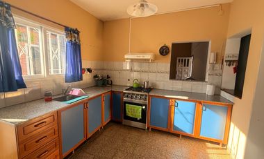 VENTA Casa interna, 3 dormitorios, patio y quincho con parrillero