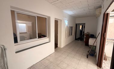 VENTA Casa interna, 3 dormitorios, patio y quincho con parrillero