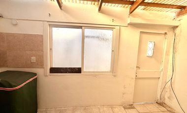 VENTA Casa interna, 3 dormitorios, patio y quincho con parrillero