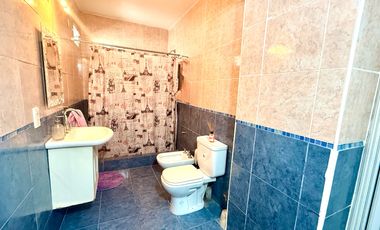 VENTA Casa interna, 3 dormitorios, patio y quincho con parrillero