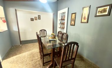 VENTA Casa interna, 3 dormitorios, patio y quincho con parrillero