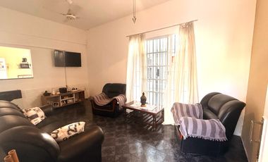 VENTA Casa interna, 3 dormitorios, patio y quincho con parrillero